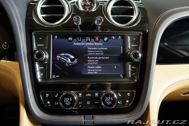 Bentley Bentayga HUD*PANO*MASÁŽ*TAŽNÉ*TV 2016
