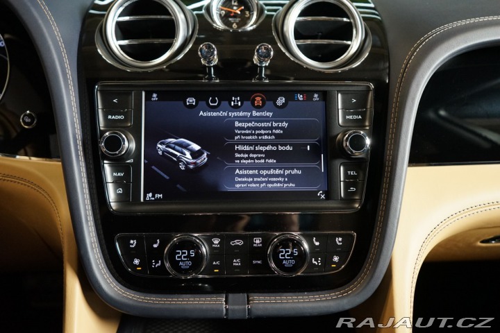 Bentley Bentayga HUD*PANO*MASÁŽ*TAŽNÉ*TV 2016
