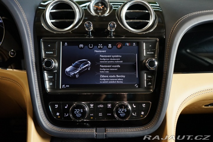 Bentley Bentayga HUD*PANO*MASÁŽ*TAŽNÉ*TV 2016