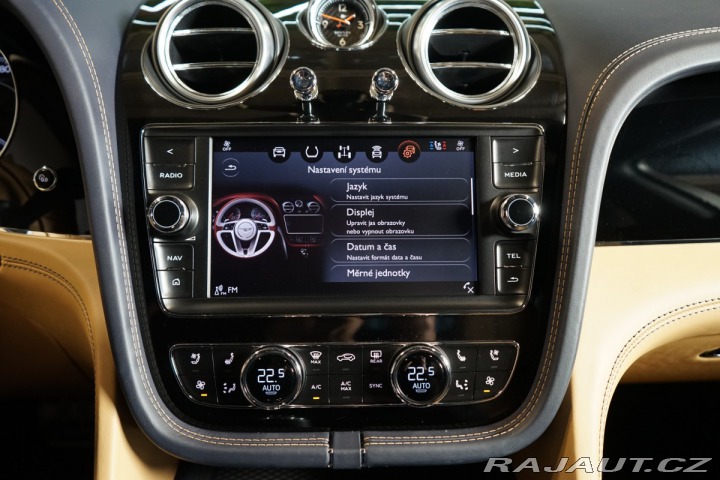 Bentley Bentayga HUD*PANO*MASÁŽ*TAŽNÉ*TV 2016
