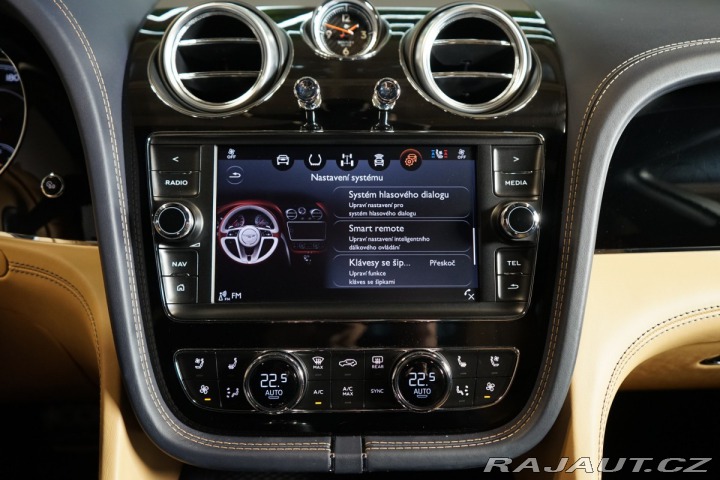 Bentley Bentayga HUD*PANO*MASÁŽ*TAŽNÉ*TV 2016