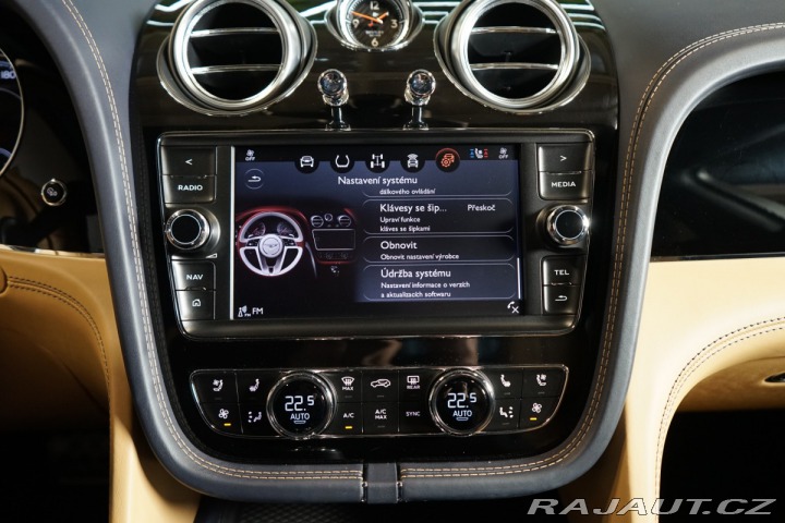 Bentley Bentayga HUD*PANO*MASÁŽ*TAŽNÉ*TV 2016