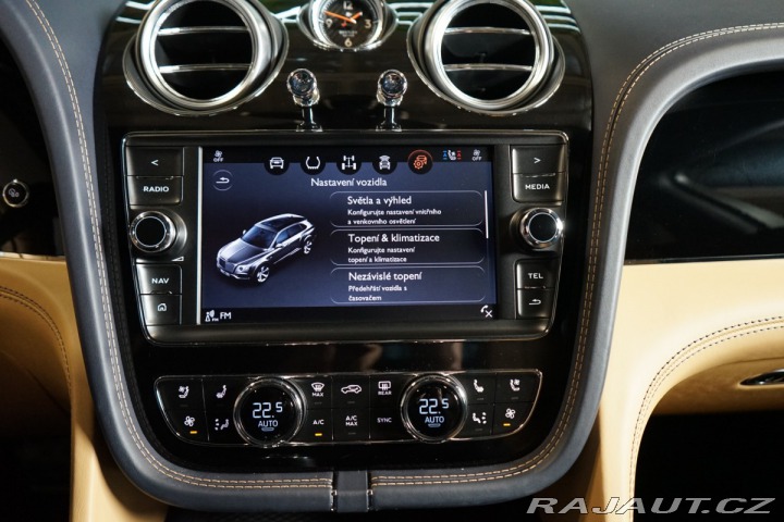 Bentley Bentayga HUD*PANO*MASÁŽ*TAŽNÉ*TV 2016