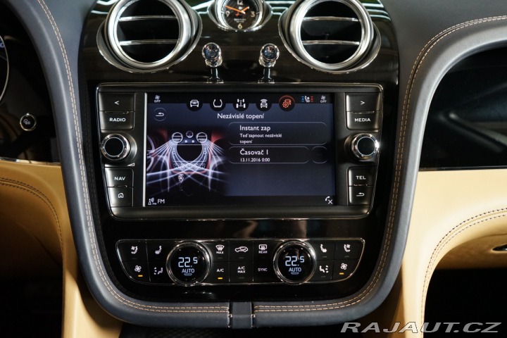 Bentley Bentayga HUD*PANO*MASÁŽ*TAŽNÉ*TV 2016