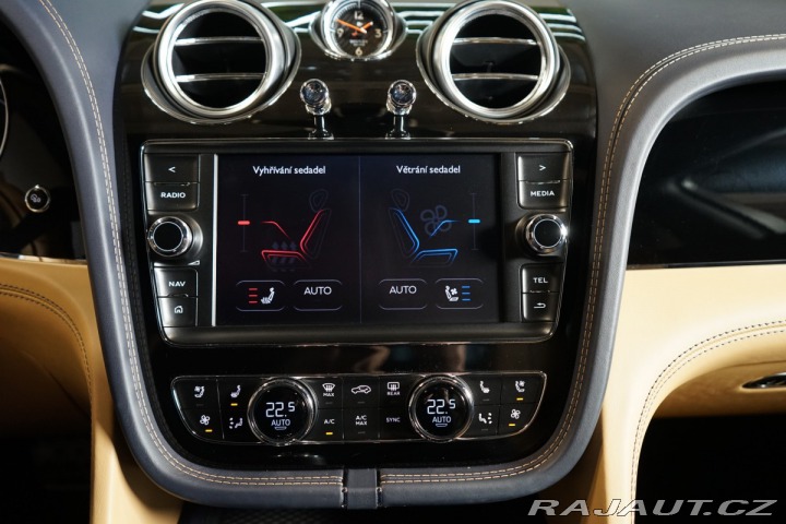 Bentley Bentayga HUD*PANO*MASÁŽ*TAŽNÉ*TV 2016