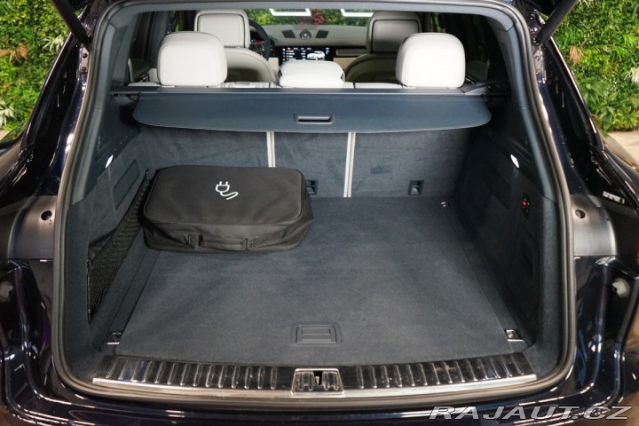 Porsche Cayenne E-HYBRID*360*PANO*TAŽ*PAS 2022