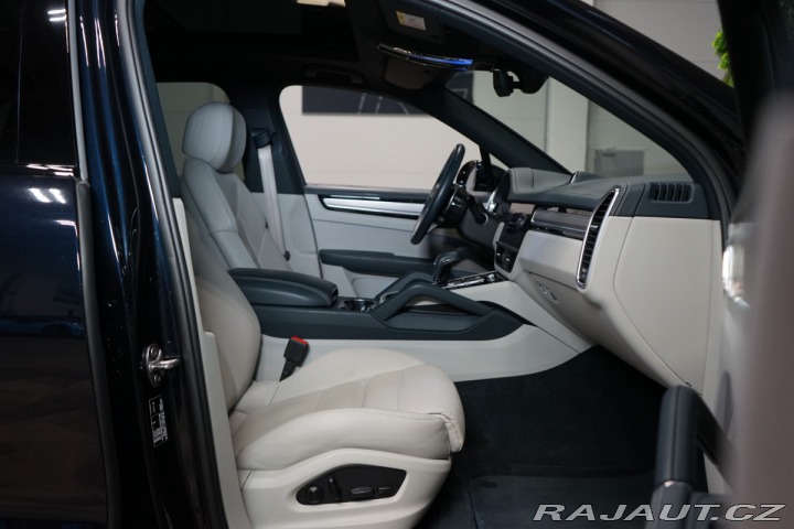 Porsche Cayenne E-HYBRID*360*PANO*TAŽ*PAS 2022