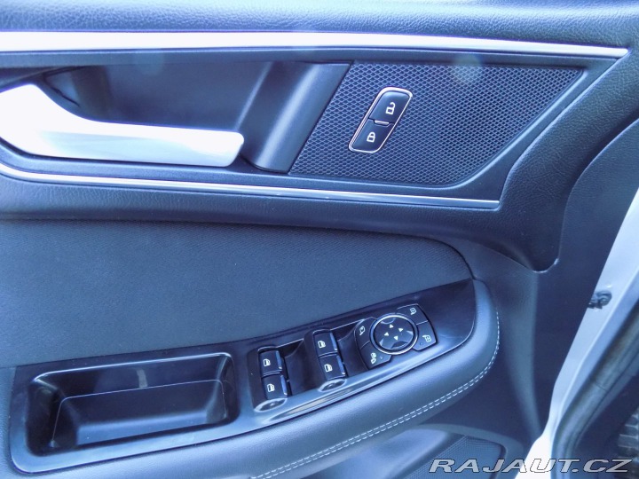 Ford S-MAX 2.0TDCi/Titanium/AT/LED/ 2015