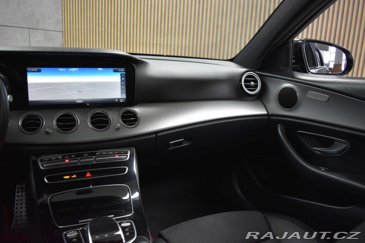 Mercedes-Benz E E 220d 4x4*AMG*TAŽNÉ*PANO 2018