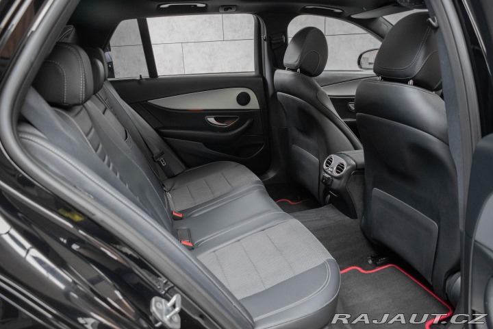 Mercedes-Benz E E 220d 4x4*AMG*TAŽNÉ*PANO 2018