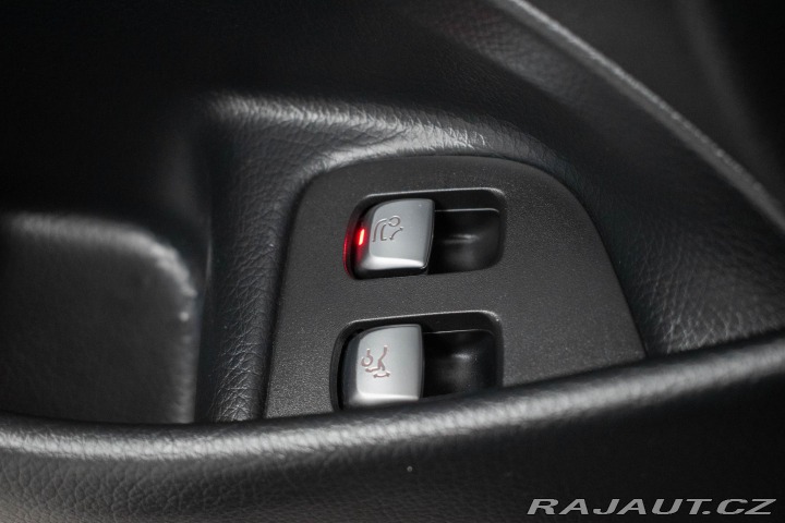 Mercedes-Benz E E 220d 4x4*AMG*TAŽNÉ*PANO 2018