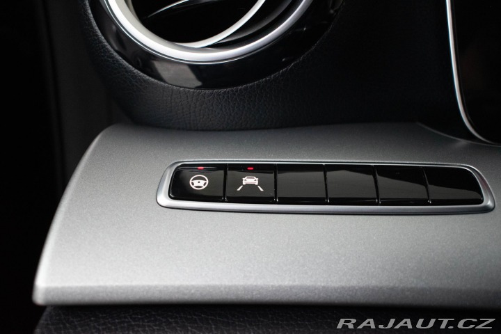 Mercedes-Benz E E 220d 4x4*TAŽNÉ*PANORAMA 2018