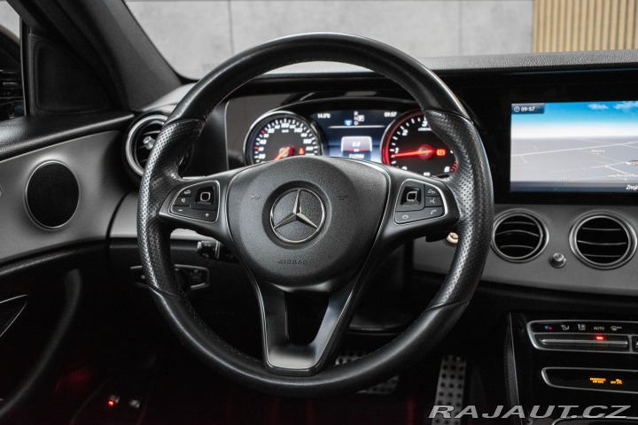 Mercedes-Benz E E 220d 4x4*TAŽNÉ*PANORAMA 2018
