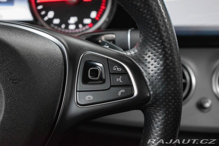 Mercedes-Benz E E 220d 4x4*AMG*TAŽNÉ*PANO 2018