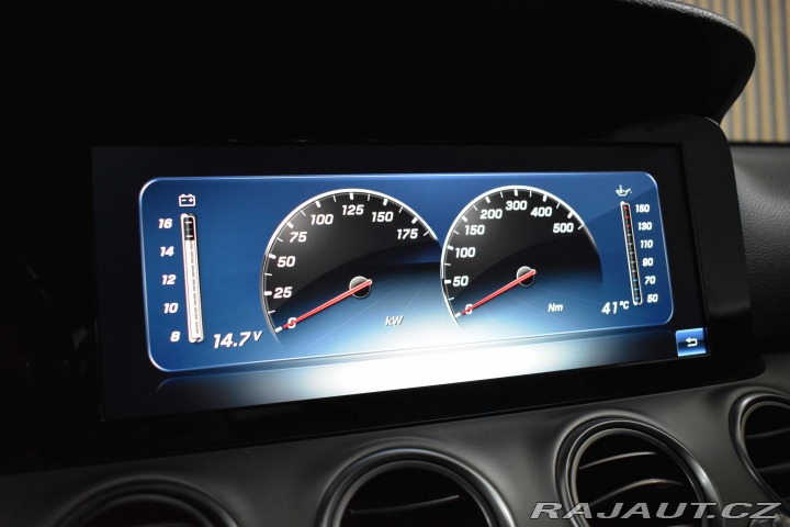 Mercedes-Benz E E 220d 4x4*AMG*TAŽNÉ*PANO 2018
