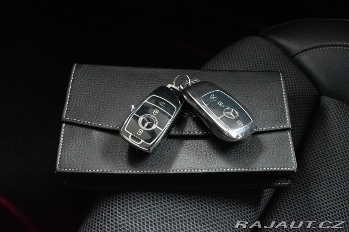 Mercedes-Benz E E 220d 4x4*AMG*TAŽNÉ*PANO 2018