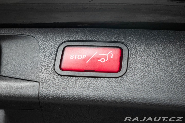 Mercedes-Benz E E 220d 4x4*AMG*TAŽNÉ*PANO 2018