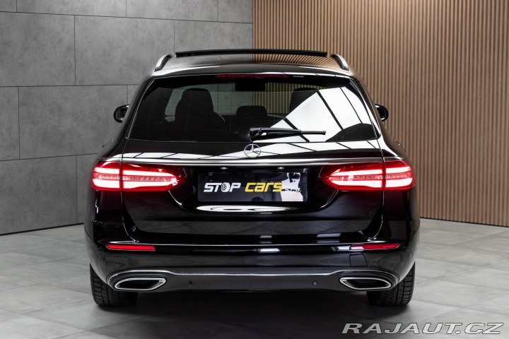 Mercedes-Benz E E 220d 4x4*AMG*TAŽNÉ*PANO 2018