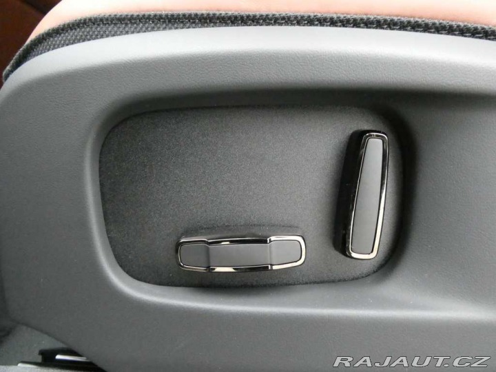 Land Rover Defender 110 4,4 OCTA P635 2026