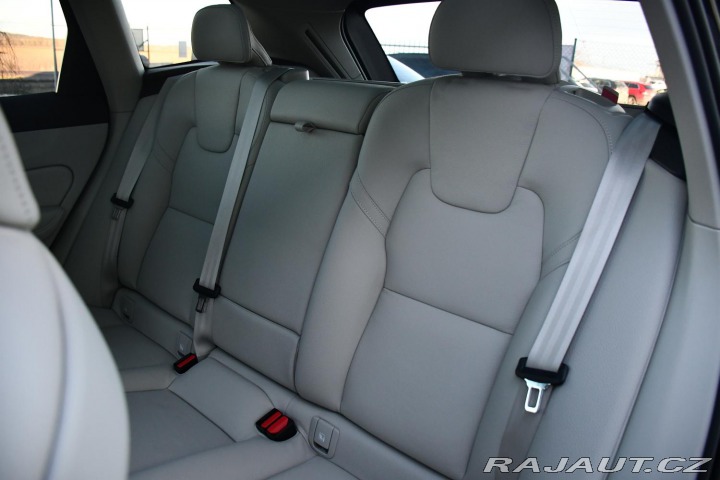 Volvo XC60 B5 AWD PLUS REZERVACE 2025