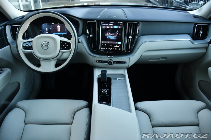 Volvo XC60 B5 AWD PLUS REZERVACE 2025