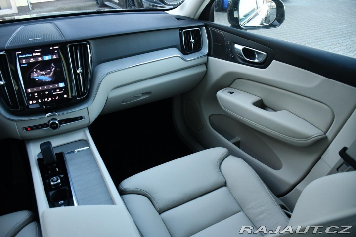 Volvo XC60 B5 AWD PLUS REZERVACE 2025