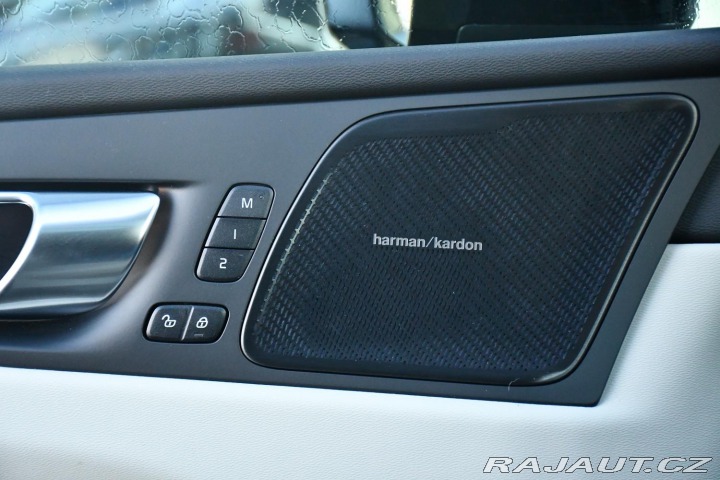 Volvo XC60 B5 AWD PLUS REZERVACE 2025