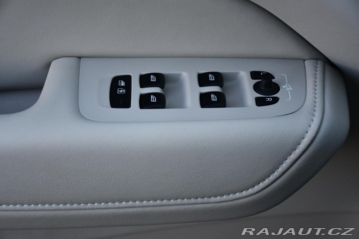 Volvo XC60 B5 AWD PLUS DARK ZÁRUKA 2025