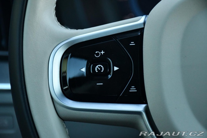 Volvo XC60 B5 AWD PLUS REZERVACE 2025