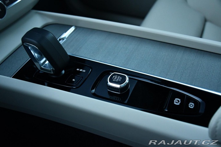 Volvo XC60 B5 AWD PLUS REZERVACE 2025