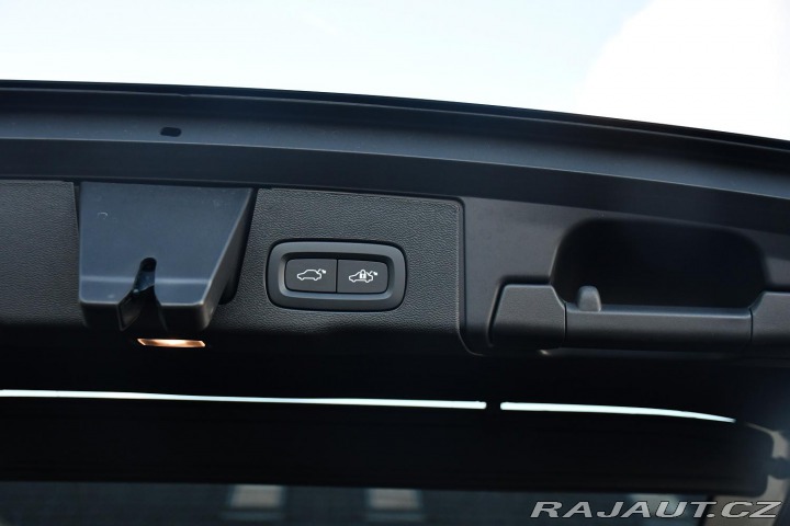 Volvo XC60 B5 AWD PLUS REZERVACE 2025