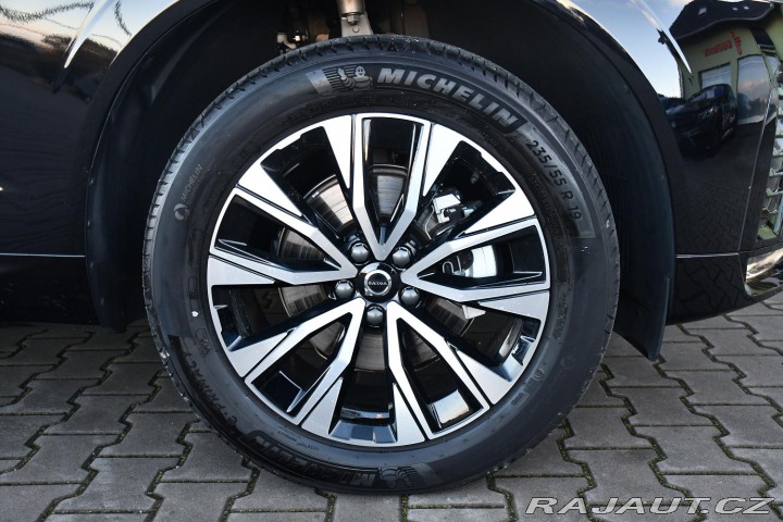 Volvo XC60 B5 AWD PLUS DARK ZÁRUKA 2025