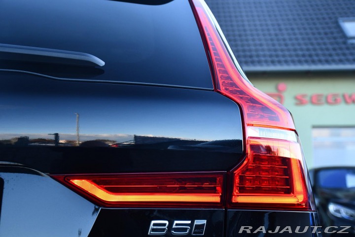 Volvo XC60 B5 AWD PLUS DARK ZÁRUKA 2025