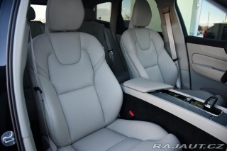 Volvo XC60 B5 AWD PLUS DARK ZÁRUKA 2025