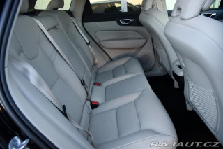 Volvo XC60 B5 AWD PLUS DARK ZÁRUKA 2025