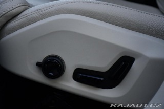 Volvo XC60 B5 AWD PLUS DARK ZÁRUKA 2025