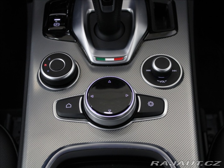 Alfa Romeo Stelvio 2,2 JTD 140kW Q4 Bezklíč 2020