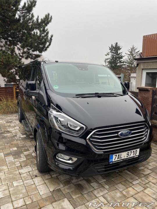 Ford Tourneo Custom Long ve verzi Titanium 2019
