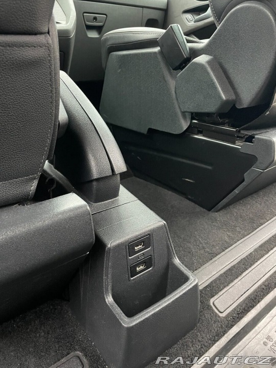 Ford Tourneo Custom Long ve verzi Titanium 2019