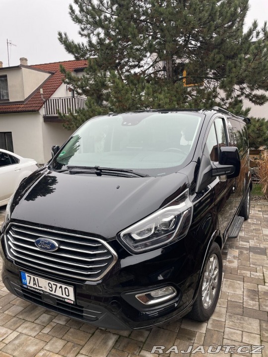 Ford Tourneo Custom Long ve verzi Titanium 2019