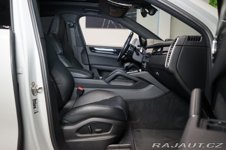 Porsche Cayenne Coupe E-Hybrid PANO*VZDUC 2022