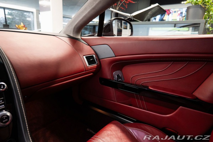 Aston Martin Vantage S 1800