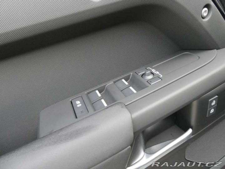 Land Rover Defender 110 3,0 S D200 2025