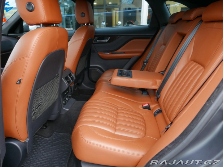 Jaguar F-Pace 30d 221kW AWD REZERVACE 2016