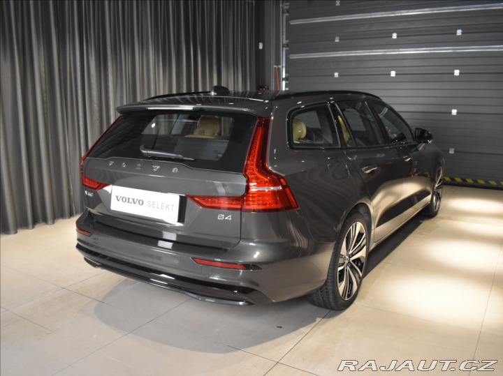 Volvo V60 B4 ULtra 2025