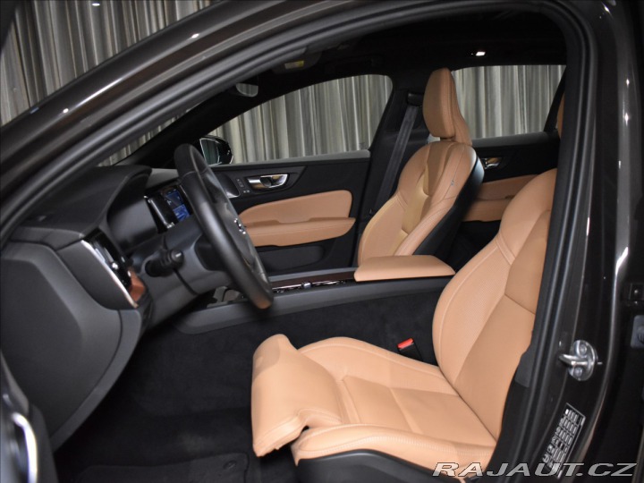 Volvo V60 B4 Ultra Pano,Ventilace 2025