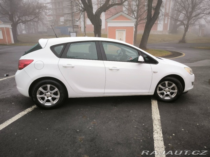 Opel Astra 1,7   DT 2011
