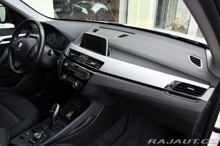 BMW X1 SDRIVE18I SERVISNÍ KNÍŽKA 2019