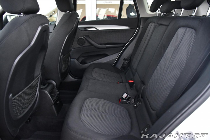 BMW X1 SDRIVE18I SERVISNÍ KNÍŽKA 2019