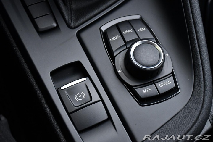 BMW X1 SDRIVE18I SERVISNÍ KNÍŽKA 2019